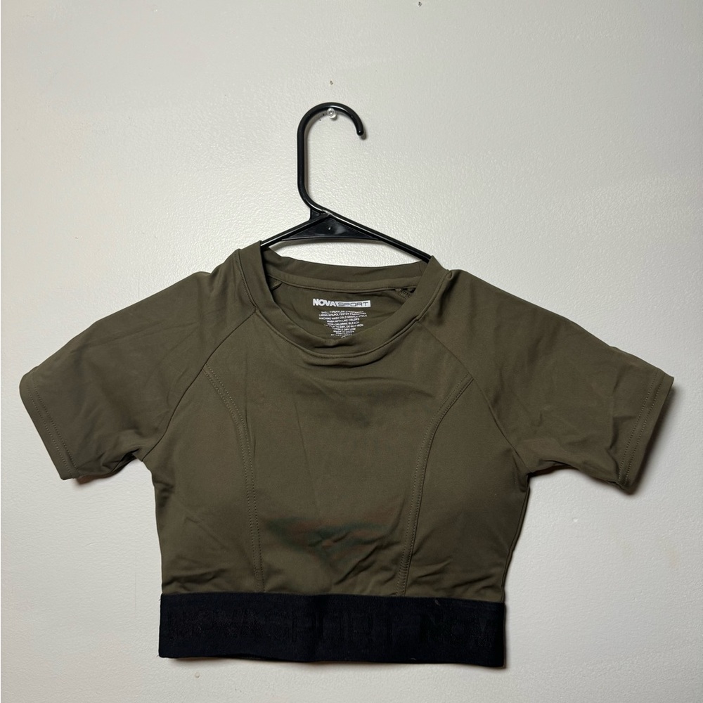 Fashion Nova Green Short Sleeve Fitted Crop Top